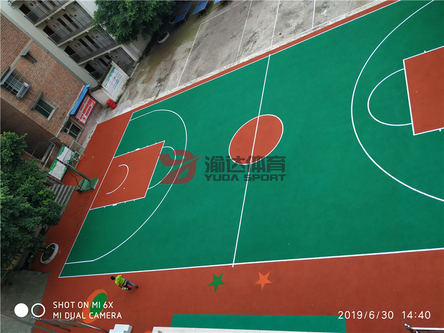 小學(xué)籃球場